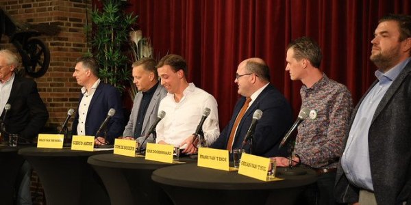 Foto: VIDEO: Politieke partijen in debat in Hattemerbroek